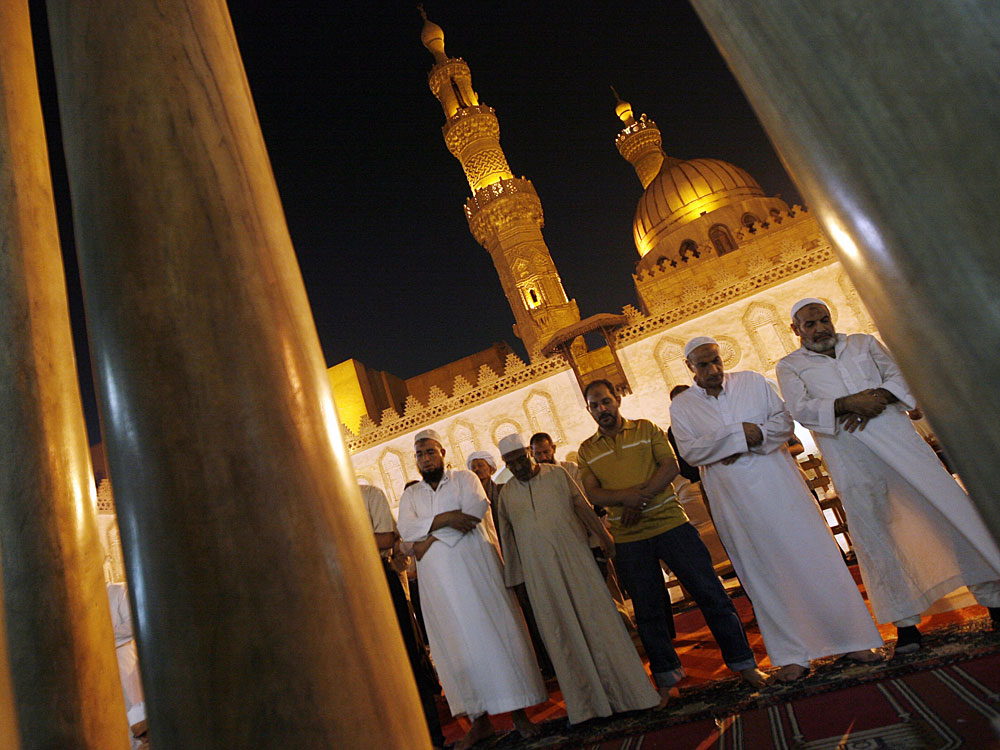 Muslim Egyptian men pray during Ramadan in 2009